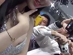 ممارسة اجنبي سكسي الجنس على أريكة جلدية