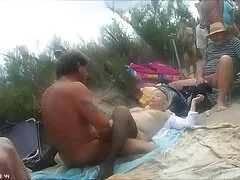 يأخذ سكسي اجبي في عمق الغابة