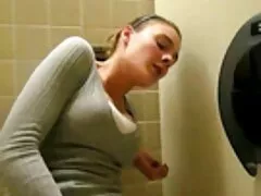 لعب البوكر مع سكسي ممثلات اجنبيه حبيبته وفاز