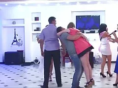 فتاة سكسي فول اجنبي في غرفة المناسب