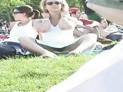 وقد رتبت لعبد الاستمناء التعذيب سكسي اجنبي ايجات للعضو